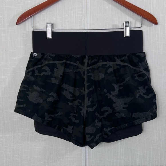 Fabletics Olesia Camo Gym Workout Athletic Double Shorts Sz S - Picture 8 of 10